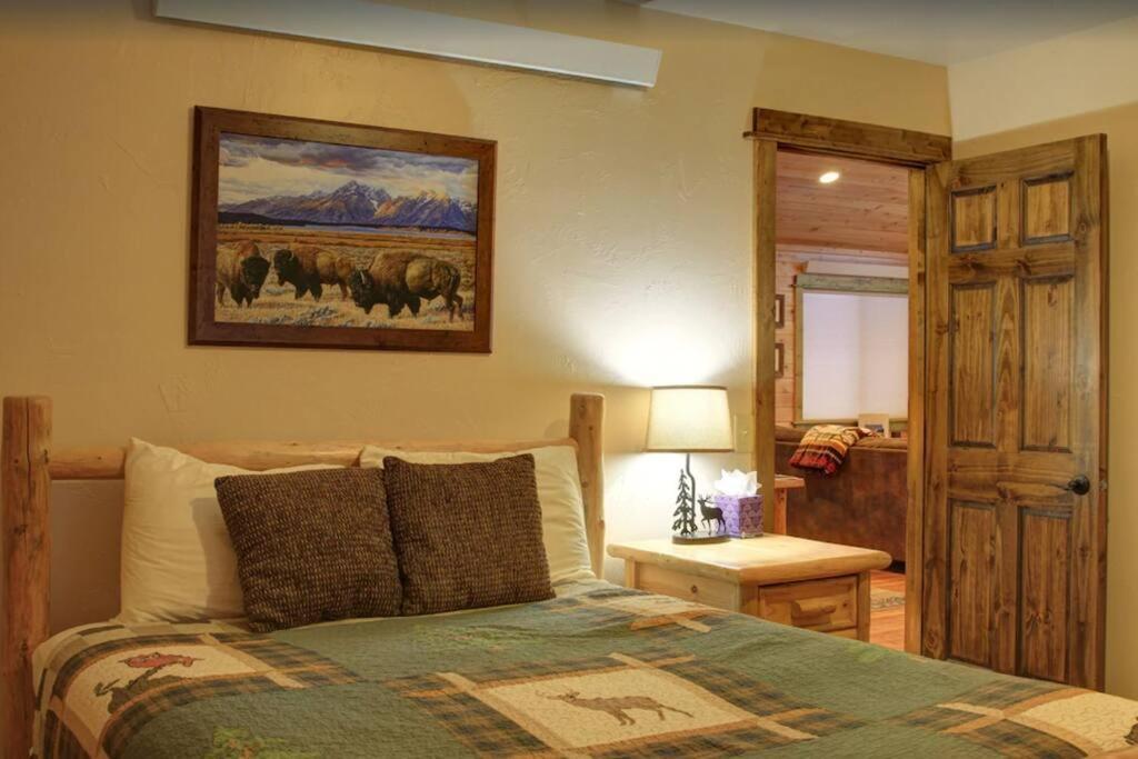 Fox Den Lodge ウェスト・イエローストーン エクステリア 写真