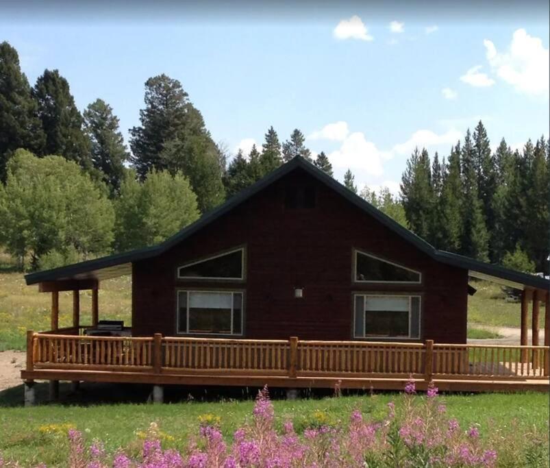 Fox Den Lodge ウェスト・イエローストーン エクステリア 写真